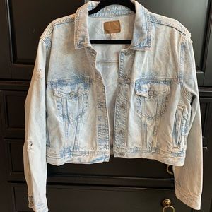 American Eagle Lightwash Denim Crop Jean Jacket